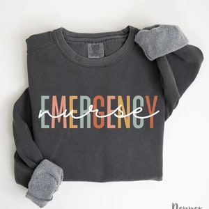 Noodverpleegkundige Comfort Kleuren Sweatshirt Minimale Noodverpleegster Sweatshirt Cadeau voor ED Verpleegkundige Emergency Rn Crewneck Geregistreerde Verpleegster