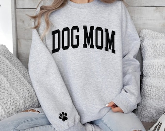 DOG MOM Sweatshirt Faded Vintage Aesthetic Style Dog Lover Sweatshirt Trendy Dog Mom Crewneck Varsity Style Sweatshirt Dog Gift for Women