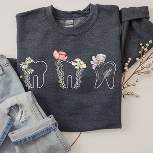Floral Denim Sweatshirt, Geschenk für Zahnarzt, Mundhygieniker, Zahnarzt Geschenke, Zahnarzt Geschenk, Zahnarzthelferin, Zähne, Zahnschule