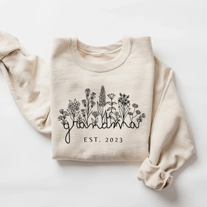 Personalized Grandma Est Sweatshirt, Mothers Day Gift, Gift for Grandmother, Nana Sweatshirt, Tante Sweatshirt, Tia Sweatshirt, Mommy Shirt