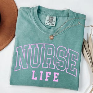Comfort Colors® Nurse Life T-shirt - Unisex, Garment-Dyed Tee, Nurse Gift, RN Shirt, Healthcare Worker Top, Hospital Apparel, Retro nurse