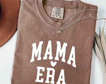 T-shirt Comfort Colors® « À l’ère de ma maman », T-shirt graphique pour nouvelle maman, T-shirt mignon sur la vie de maman, Cadeau pour une première maman, Annonce de grossesse