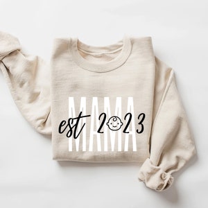 Moletom Mama, Moletom Mama Est, Presente de Dia das Mães, Mãe Legal, Primeiro Presente de Dia das Mães, Presente Personalizado, Camisa Mom Life, Novo Presente Mamãe