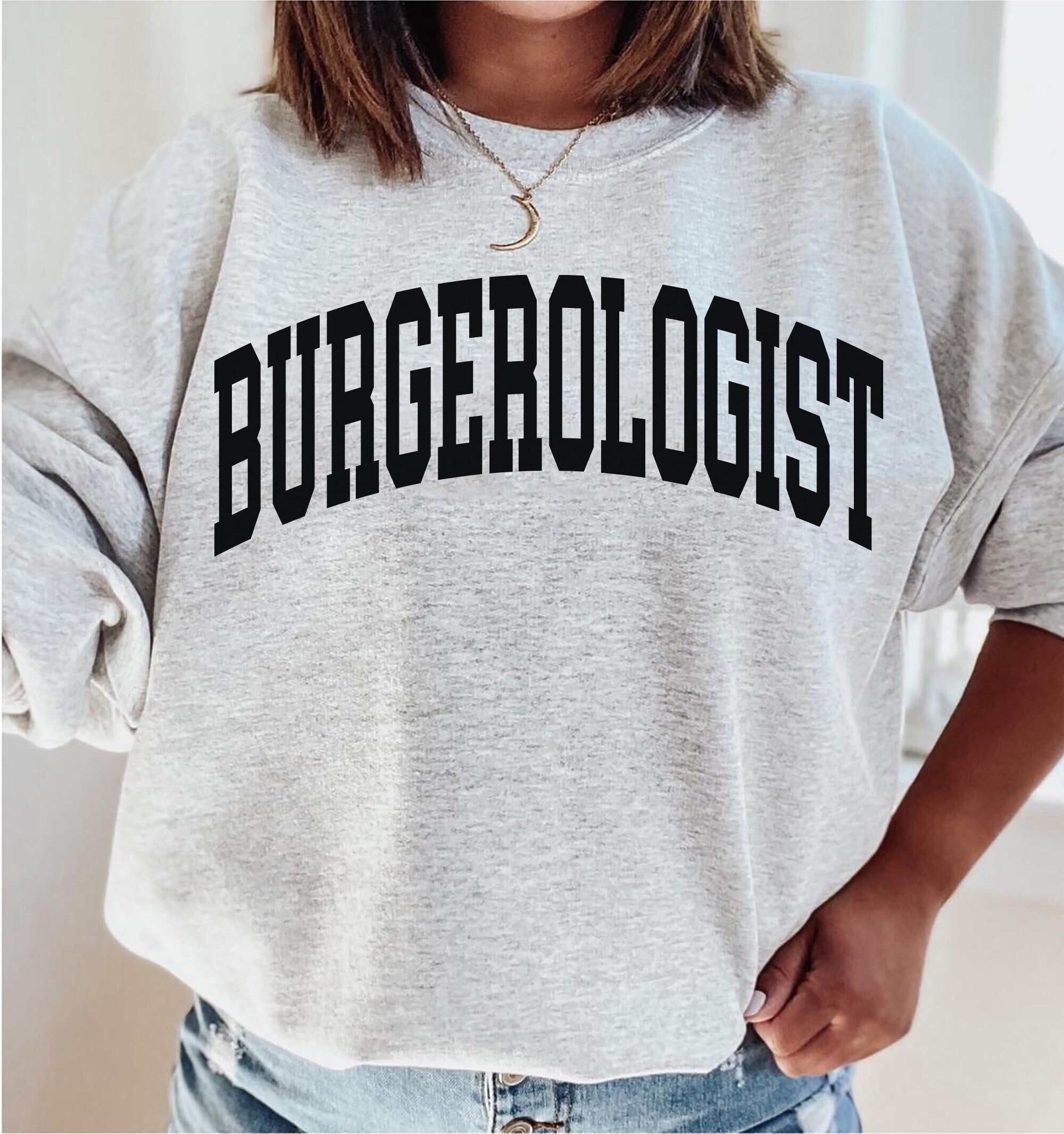 Burgerologist Sweatshirt, Burger Shirt, Burger Lover, food lover Gift, Foodie Gift, trendy sweatshirt, Aesthetic Sweatshirt, gift for her