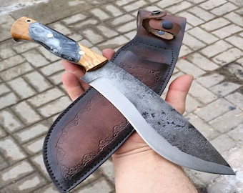 Cuchillo de caza forjado a mano: Kukri de acero 5160 con funda de cuero.