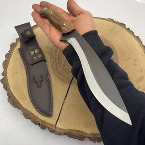 Machete Kukri de 13" hecho a mano, con espiga completa y funda grabada a medida. imagen 3