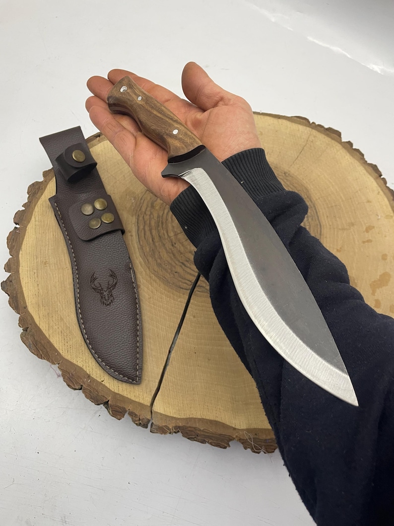 Machete Kukri de 13" hecho a mano, con espiga completa y funda grabada a medida. imagen 3