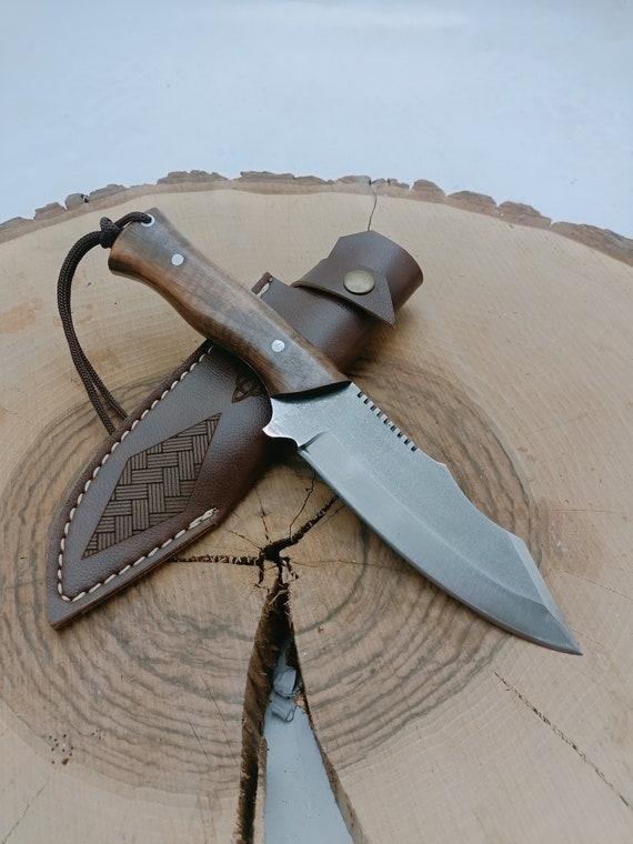 Handmade Stainless Steel Tracker Knife: Walnut Grip, Leather Sheath