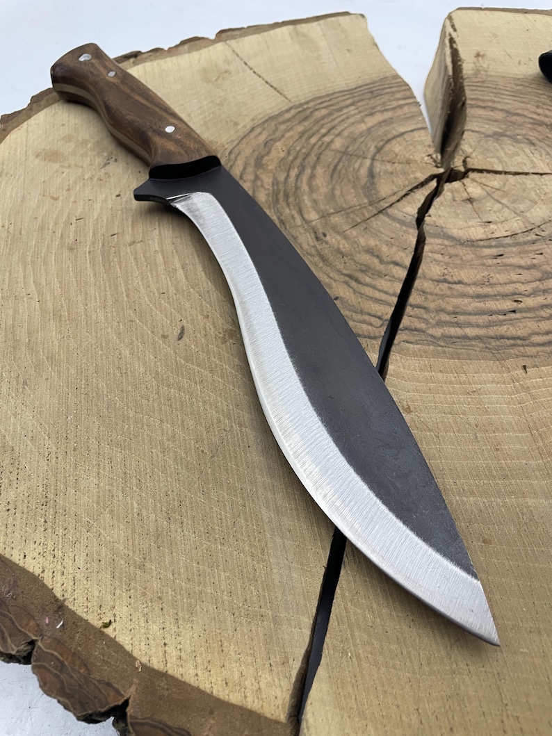 Machete Kukri de 13" hecho a mano, con espiga completa y funda grabada a medida. imagen 4