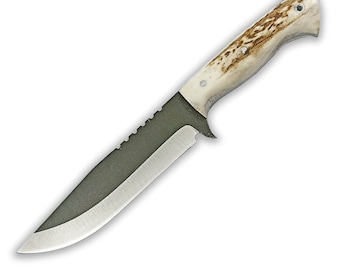 Coltello da caccia in corno di cervo fatto a mano: lama fissa Bushcraft incisa