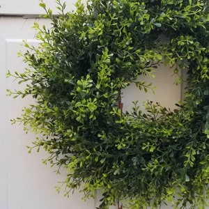 Couronne de buis, couronne de verdure, couronne toutes les saisons, couronne toute l&#39;année, couronne de style ferme, décoration de ferme, couronne de manteau, faux buis,
