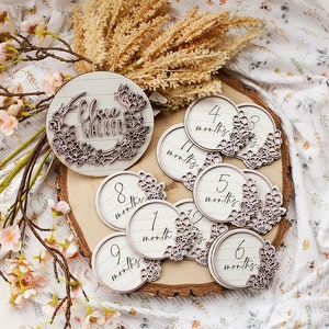 Jeu de disques Milestone pour bébé | Cartes jalons Hello World | Cadeau nouveau-né | Cadeau baby shower | Accessoires photo pour bébés sur les réseaux sociaux | Jalons mensuels