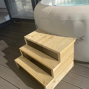 Hot tub / Spa steps - 3 step / decking boards / treated - Curved edge image 1