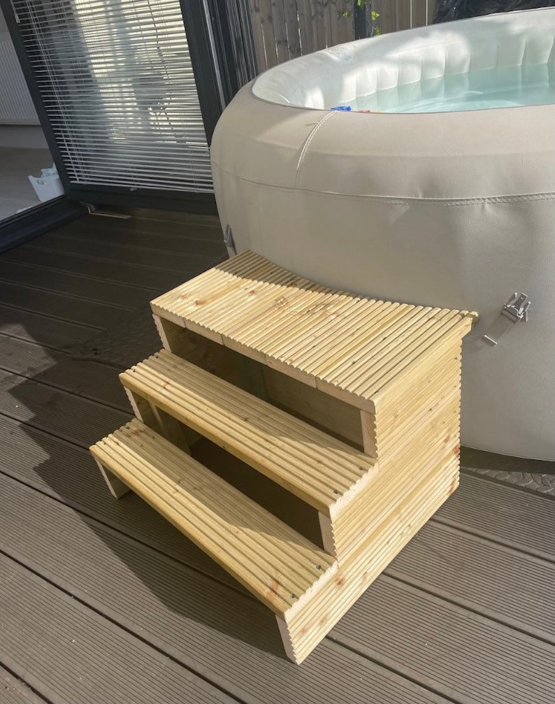 Hot tub / Spa steps - 3 step / decking boards / treated - Curved edge image 1