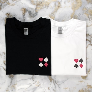 Jeu de cartes minimaliste T-shirt brodé, motif de poche minimaliste, chemise de jeu, cadeau de poker