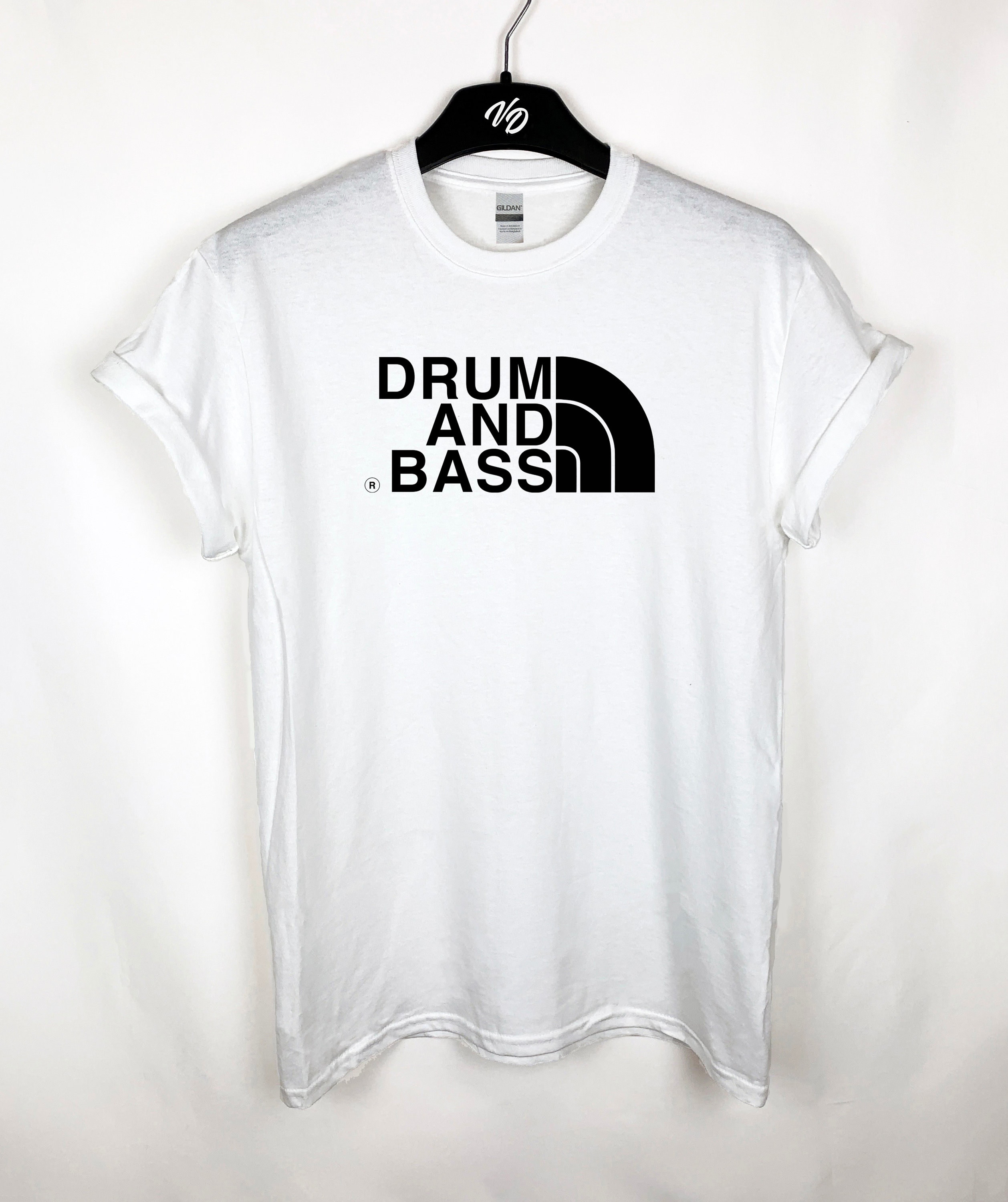 Strand Clothing Drum N Bass Prayer T-Shirt – Schwarz, Unisex, Siebdruck Auf 100% Baumwolle