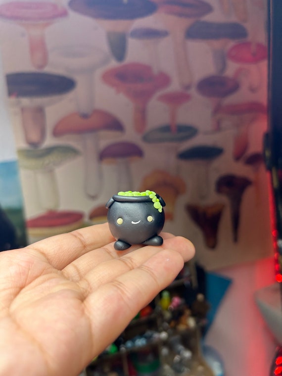 Little Pet Cauldron, Desk Buddy