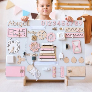 Kleinkind Busy Board für 1 2 3 Jahre alt, 1.Geburtstag Junge Mädchen Geschenk, Baby Beschäftigungsbrett, Montessori Busy Board, Geschenk für Kinder Large + Stand