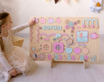 Busy Board Sensory Board, Geburtstagsgeschenk Mädchen, personalisiertes Geschenk für Baby Mädchen, Kleinkind Spielzeug 1 2 3 Jahre alt, Montessori Kleinkind Spielzeug