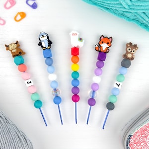 Custom Crochet Hook with Silicone Beaded Handle | Cutecore Kawaii Animal Charm | Personalized Gift