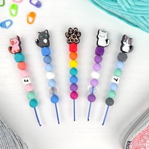 Custom Crochet Hook with Silicone Beaded Handle | Cat Charm