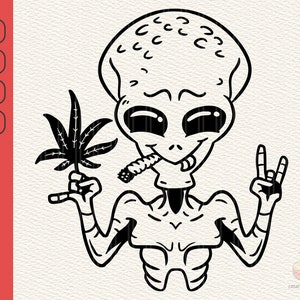 Może przedstawiać: Czarno-biała ilustracja liniowa przedstawiająca kosmitę z dużymi oczami, trzymającego w jednej ręce liść marihuany, a w drugiej jointa. Kosmita uśmiecha się i pokazuje znak pokoju drugą ręką.