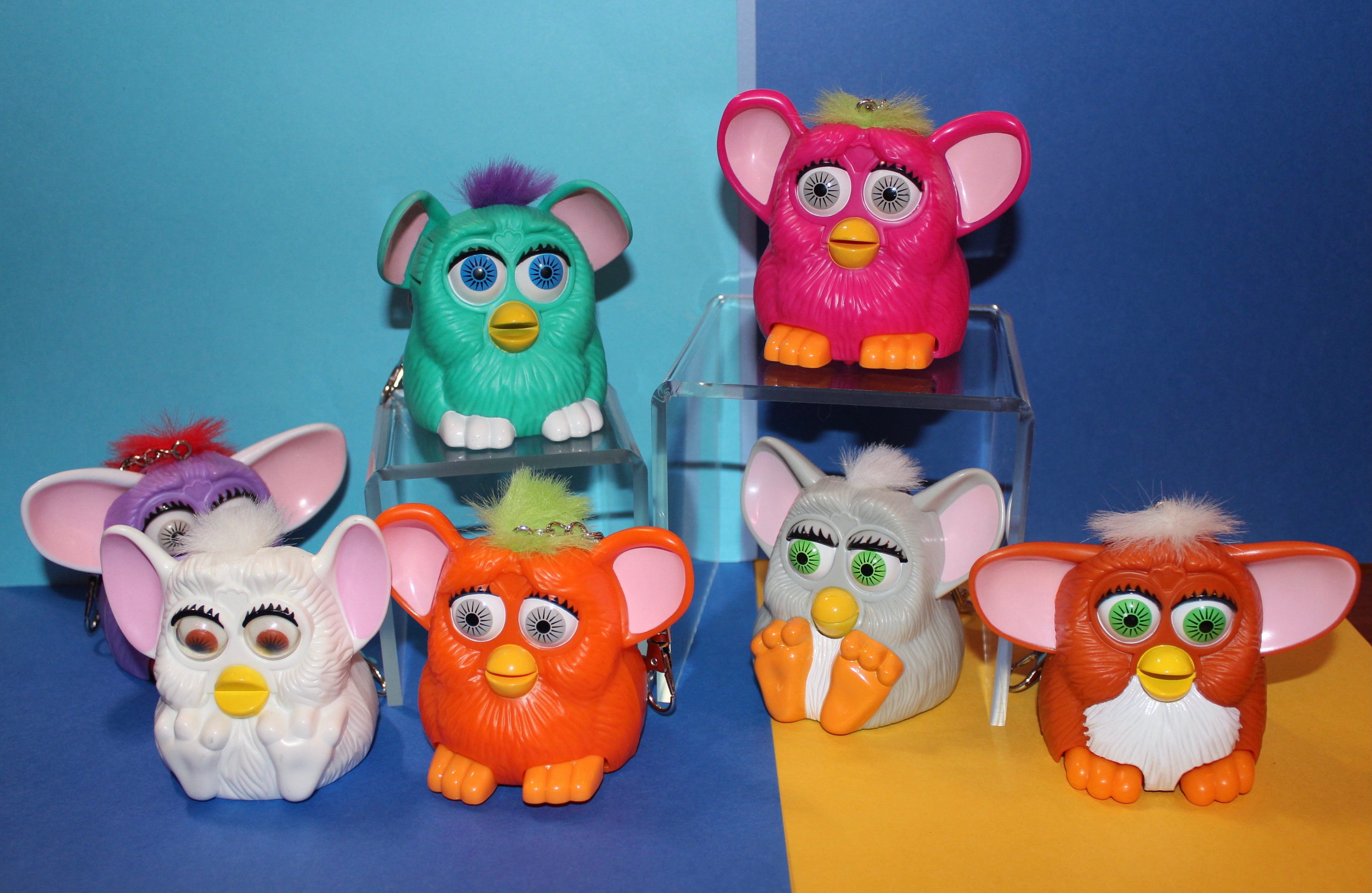 muñeco mini furby happy meal con ojos durmiente - Acheter Peluches et ours  en peluche sur todocoleccion