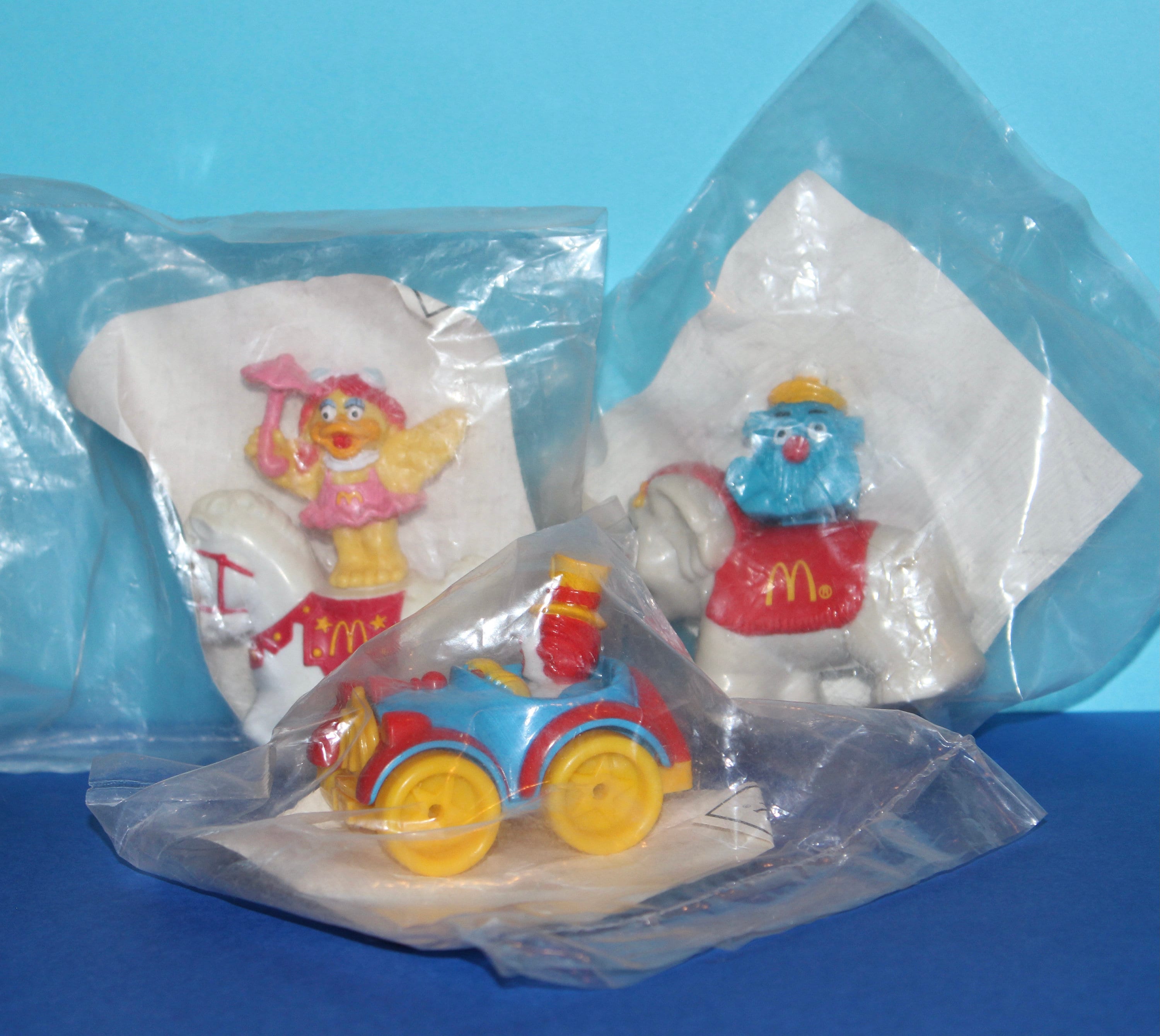 洋書 McDonald's Happy Meal Toys McDonald's Happy Meal Toys in the U.S.A. (Schiffer Book for
