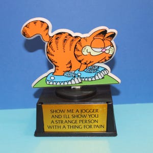 Vintage Garfield Aviva Trophy - &quot;Show Me a Jogger and I&#39;ll Show You a Strange Person With a Thing for Pain&quot;