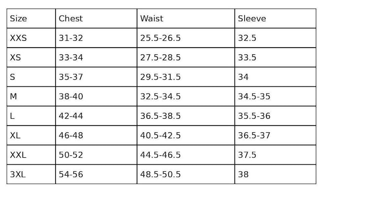Op de afbeelding: Een zwart-witte maattabel met kolommen gelabeld Size, Chest, Waist en Sleeve. De rijen tonen maten van XXS tot 3XL met bijbehorende numerieke bereiken voor de afmetingen in inches, weergegeven in een overzichtelijk rasterformaat.