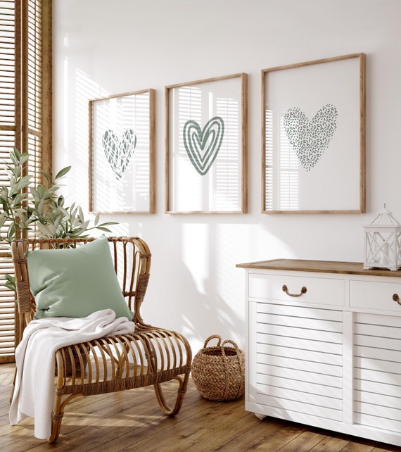 Wandbilder in Salbeigrün fürs Schlafzimmer, 3er-Set, Wanddeko in Salbeigrün, Herzmotive, abstrakte Kunst, Geschenkidee für Sie