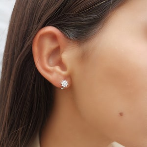 Flower Cartilage Gold Hoop Earrings • tragus earrings • tiny hoop earrings •  gold cartilage hoop• helix hoop • small hoop earrings1