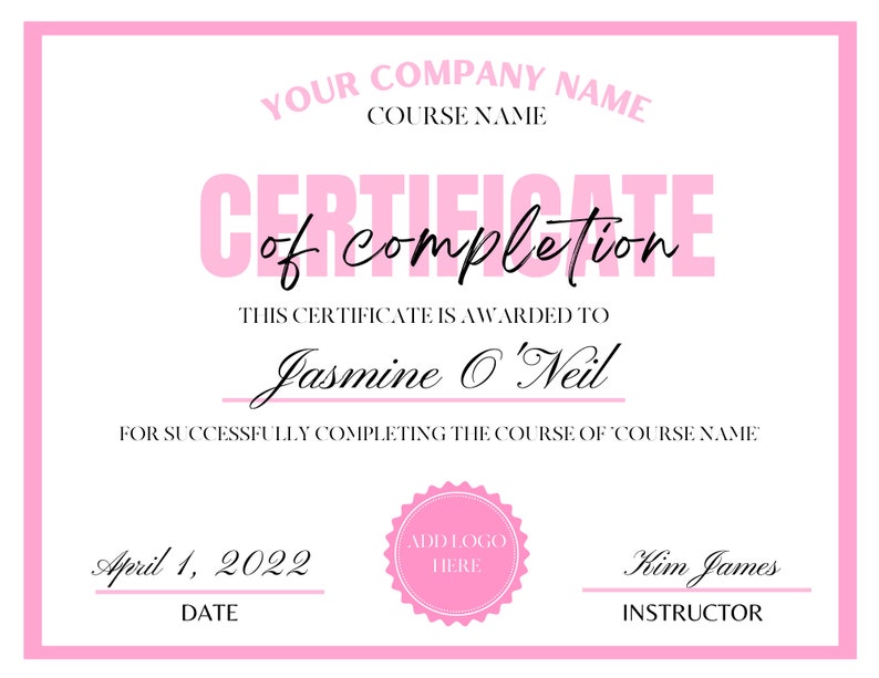 K&ouml;nnte beinhalten: Ein rosa und wei&szlig;es Zertifikat &uuml;ber die erfolgreiche Beendigung eines Kurses mit dem Text "YOUR COMPANY NAME" und "COURSE NAME" oben. Das Zertifikat wird an "Jasmine O'Neil" f&uuml;r die erfolgreiche Absolvierung des Kurses "COURSE NAME" verliehen. Das Datum ist "April 1, 2022" und der Dozent ist "Kim James".