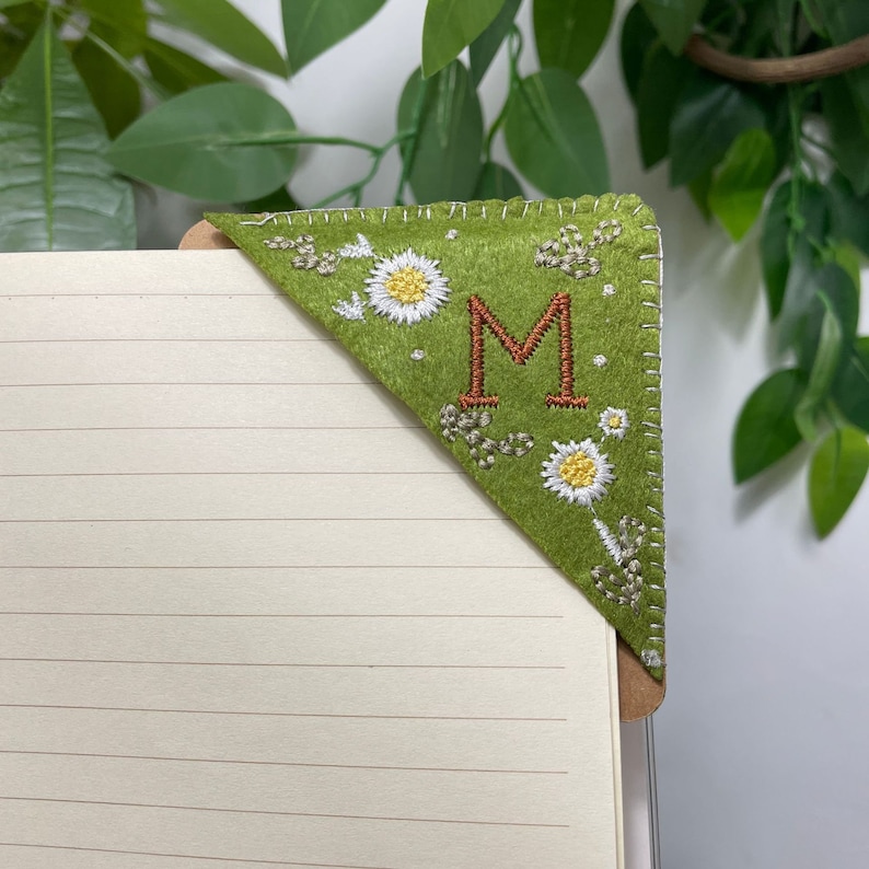 Personalized Embroidery Felt Bookmarks Letters Handmade Corner Bookmark 4 Season Letter & Flower Felt Bookmark Set image 9
