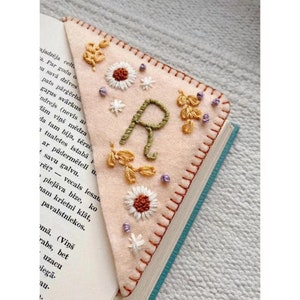 Personalized Embroidery Felt Bookmarks Letters Handmade Corner Bookmark 4 Season Letter & Flower Felt Bookmark Set image 5