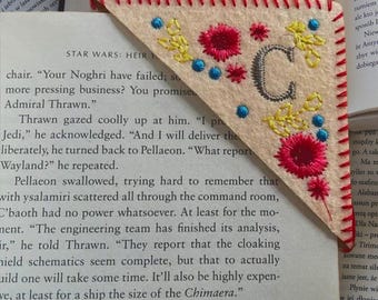 Personalized Embroidered Felt Corner Bookmark: Gifts for Book Lovers
