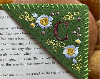 Personalized Hand Embroidered Corner Bookmark, Felt Triangle Page Stitched Corner Handmade Bookmark, gift for her , gift for mom