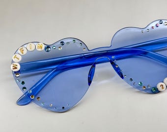 Spersonalizowane okulary koncertowe Lily Allen z kryształkami w kształcie serca