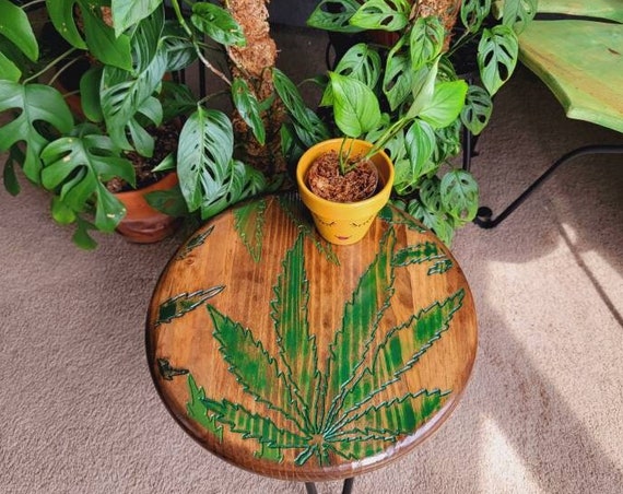Cannabis leaves table