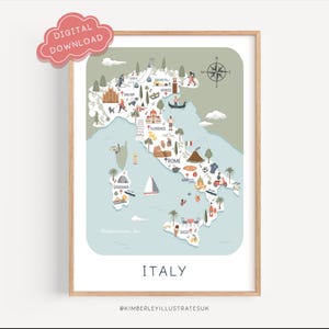 Op de afbeelding: Een ingelijste kaart van Italië met illustraties van bezienswaardigheden en activiteiten. De kaart heeft een lichtblauw en groen kleurenschema, met het woord "ITALY" onderaan. Een roze wolk-vormige sticker met de tekst "DIGITAL DOWNLOAD" staat in de linkerbovenhoek.