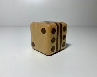 Dados de arce y nogal de gran tamaño
