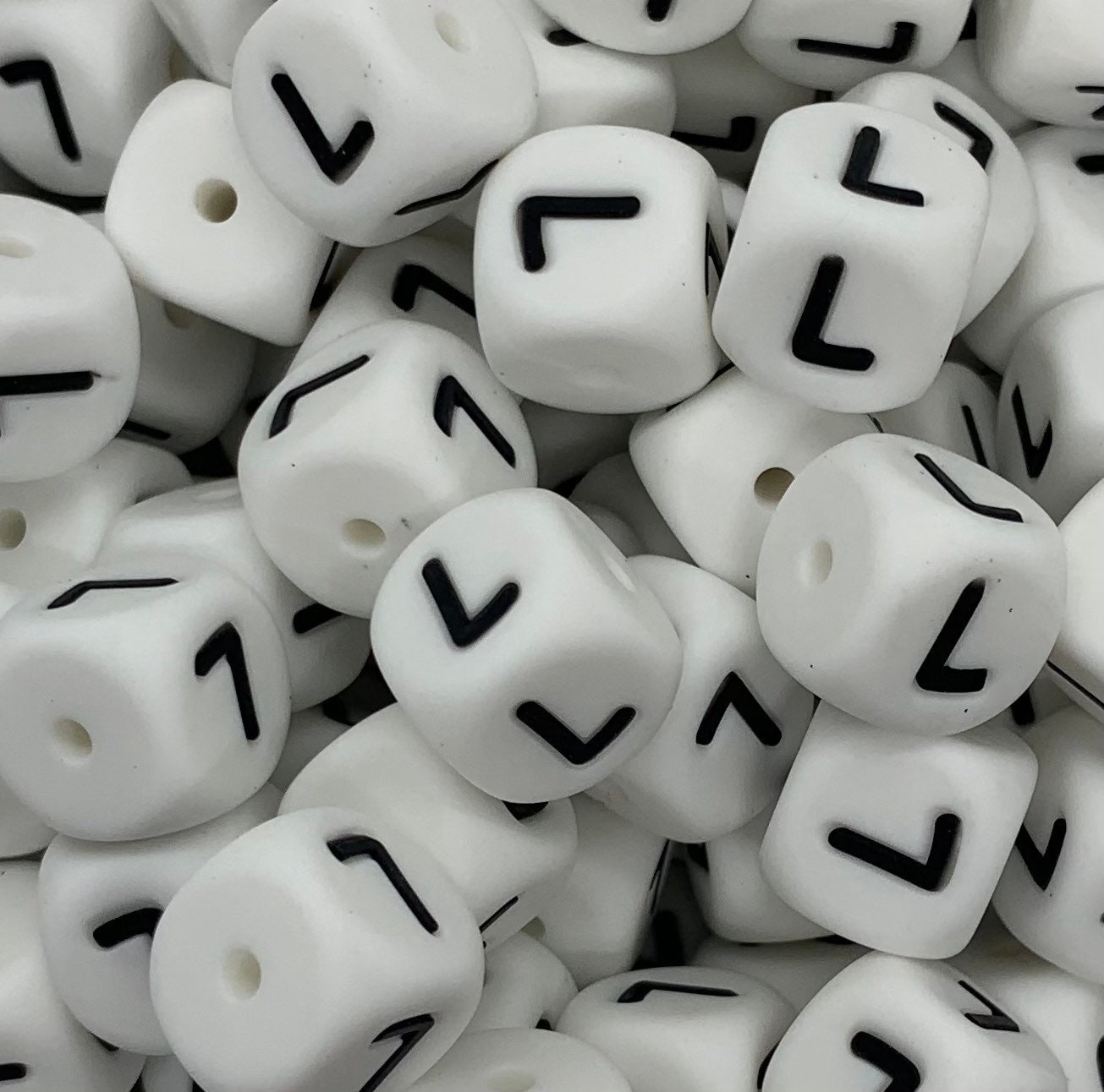 ARTSIM 50pcs White Silicone Loose Beads Russian Letters Square Beads DIY  Bracelets Keychains Pendants Making Alphabet Beads (Color : Mix Letters