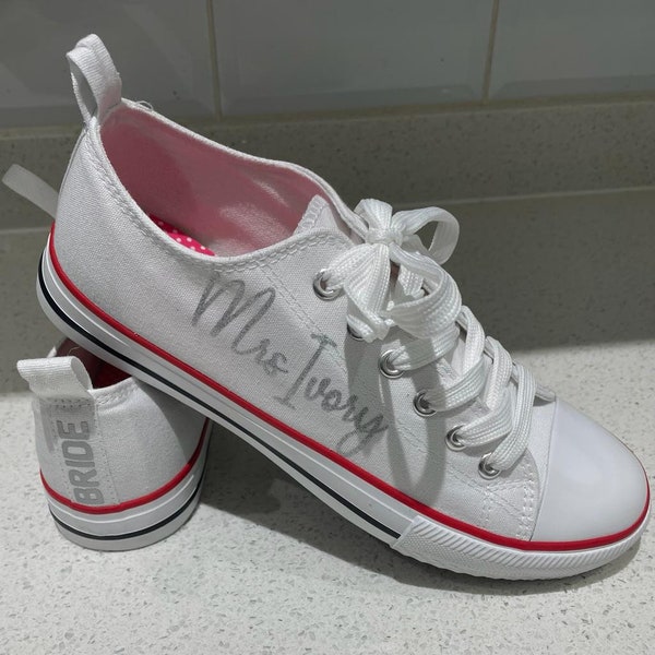 Bombas converse de novia- personalizado- regalo de boda o despedida de soltera- la redacción se puede cambiar para adaptarse