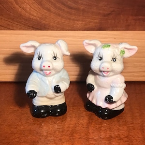 Vintage Porcelain Pigs Salt and Pepper shaker set - Excellent Condition