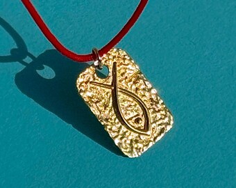 14k Solid Gold Little Fish Necklace, Minimal Fish Plate Charm, Summer Jewelry, Ocean Symbol