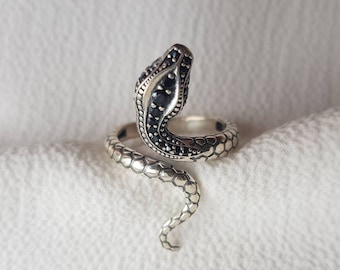 Snake Ring with Black Gemstone, 925 Sterling Silver Serpent Ring, Witchy Hecate&#39;s Snake Ring, Gothic Snake Jewelry, Witchcraft, Gift for Her