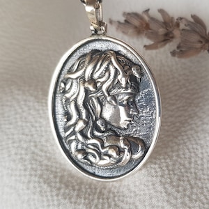 MEDUSA Halsband | Antik grekiskt Medusa-hänge bild 1