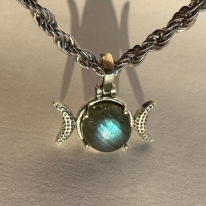 Labradorite Triple Moon Goddess Necklace, 925 Sterling Silver Witchy Hecate&#39;s Symbol Pendant, Goddess Hecate Necklace, Unique Gift for Her