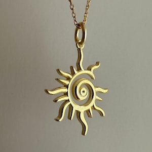 Colar Minimalista Raio de Sol, Pingente de Sol Brilhante em Ouro Vermeil 14k, Pequeno Sol em Espiral