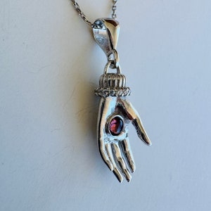 Collar con colgante de mano de Hamsa con gema de turmalina natural, colgante de ojo que todo lo ve en plata de ley 925 maciza, talismán protector.